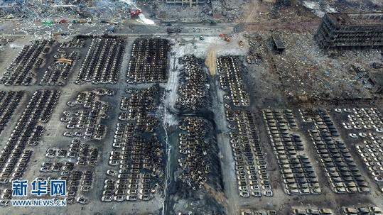 航拍天津爆炸事故现场 地面现巨大深坑